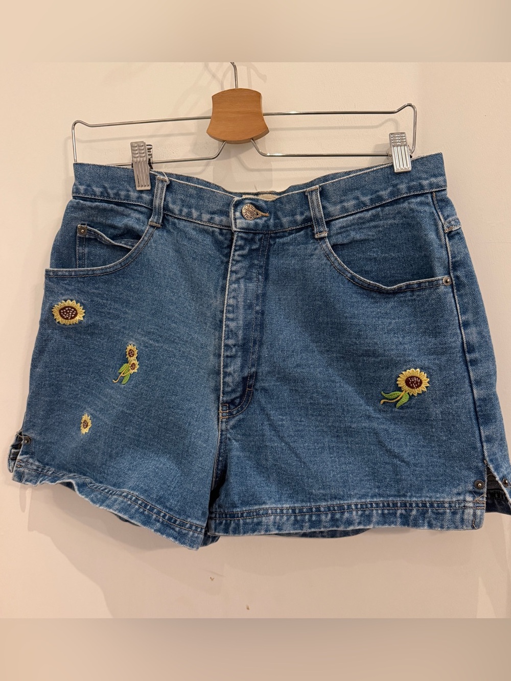 Vtg Republic Denim High-Waist Sunflower Embroidered Denim Shorts, Size 15/16